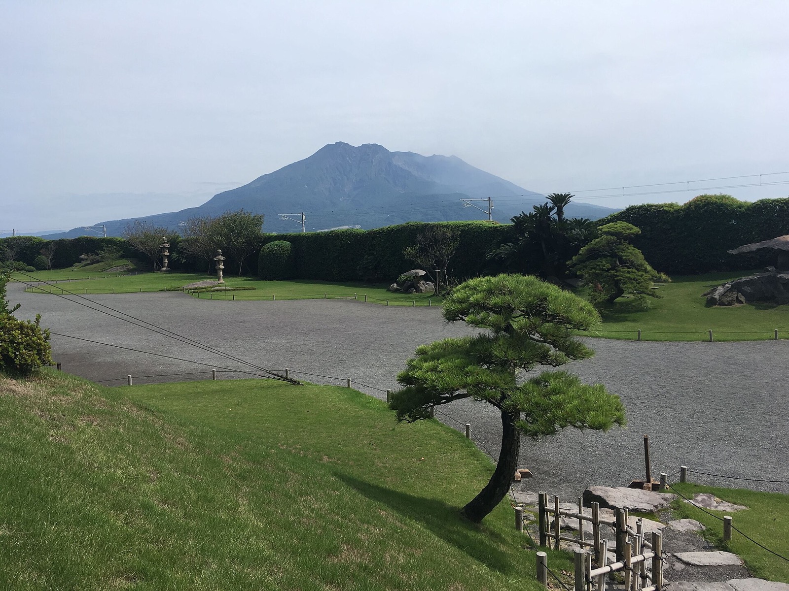 仙巌園から錦江湾越しに望む桜島